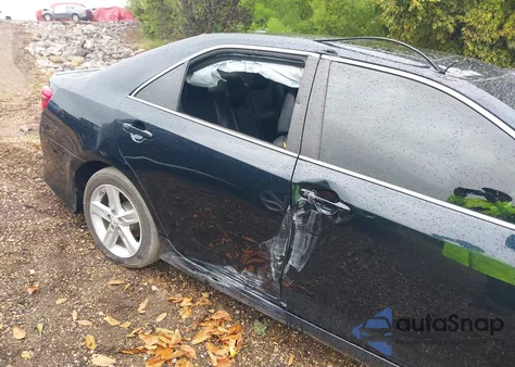 2013 Toyota Camry Se z USA, uszkodzony, nr VIN 4T1BF1FK4DU647727